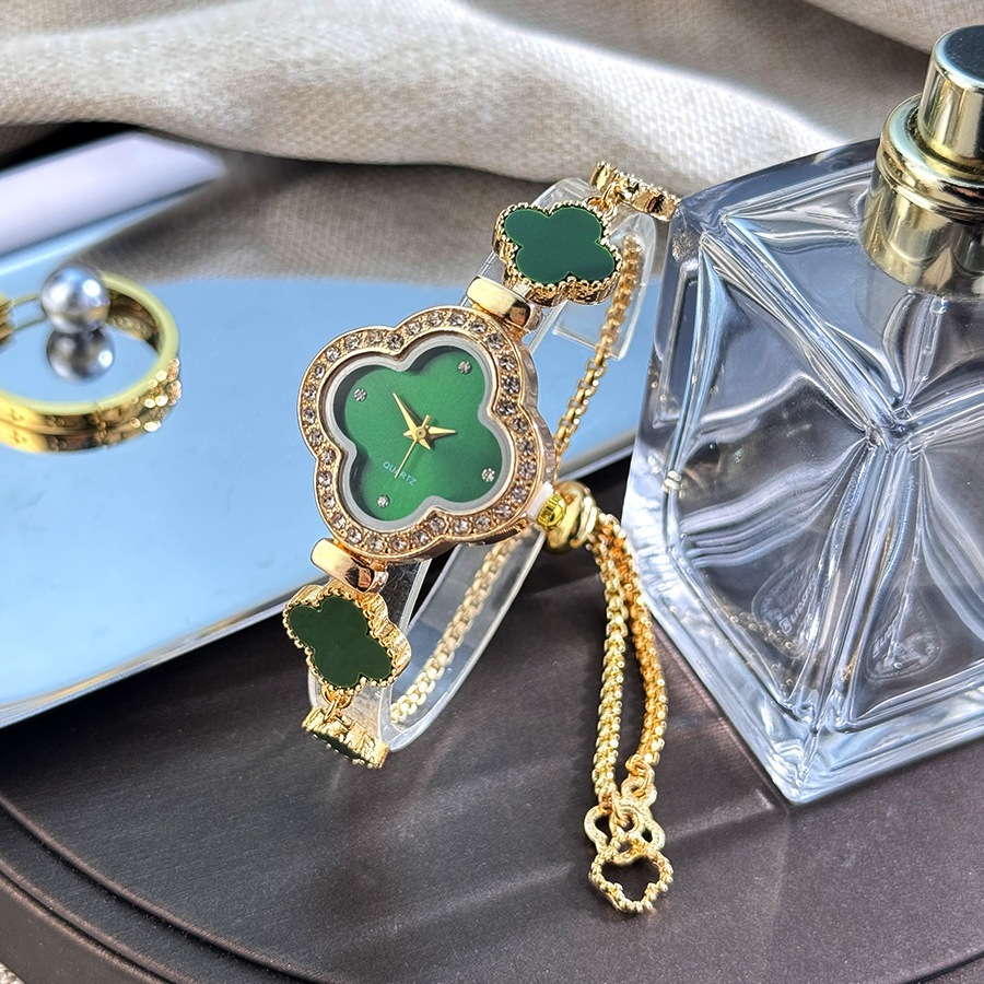 Đồng Hồ Nữ Bốn Lá Cỏ Ba Lá Dây Rút Phong Cách Vòng Tay Nữ Đồng Hồ Màu Kim Cương Bộ Dây Rút Đồng Hồ