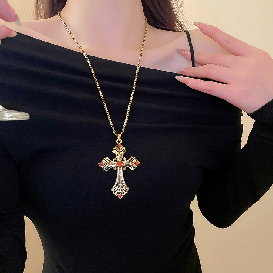 Dây chuyền chữ thập kim cương phong cách goth retro, sang trọng cho xương đòn