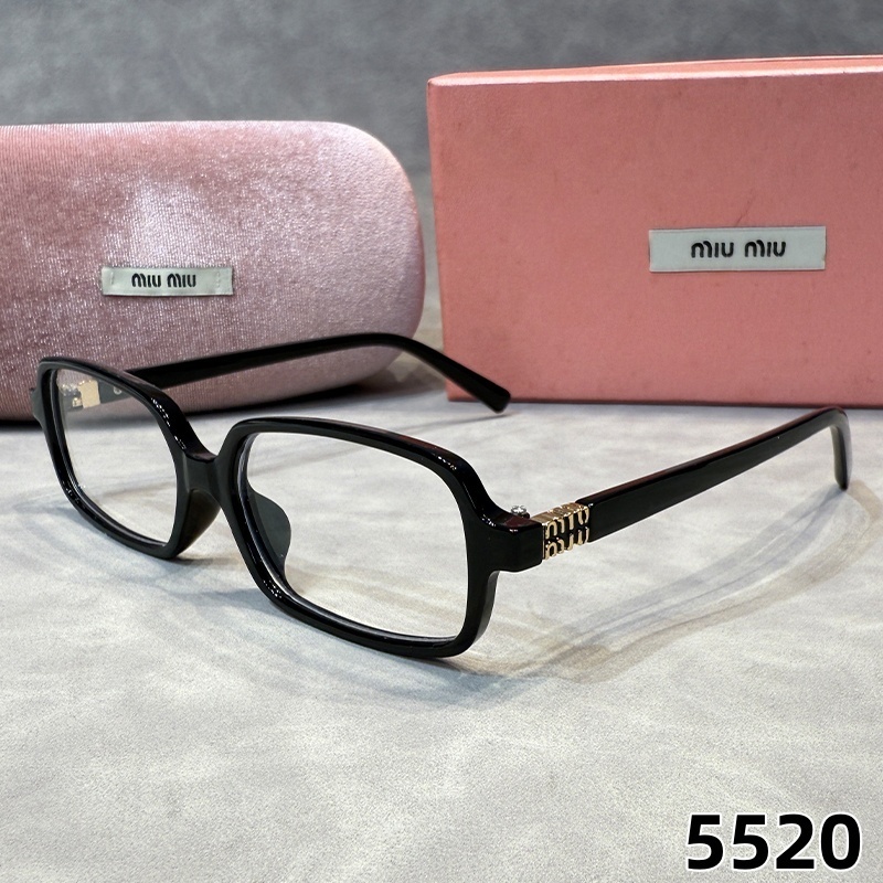 Kính vuông unisex mới có thiết kế trung tính, hợp thời trang, nhẹ, thoải mái và mang lại hiệu ứng giảm béo và làm sáng với vẻ ngoài tự nhiên.