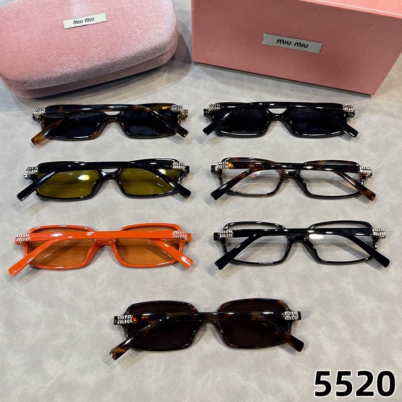 Kính vuông unisex mới có thiết kế trung tính, hợp thời trang, nhẹ, thoải mái và mang lại hiệu ứng giảm béo và làm sáng với vẻ ngoài tự nhiên.