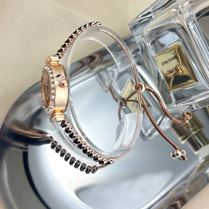 Đồng hồ nữ Vòng tay có thể điều chỉnh miễn phí Đồng hồ nữ Bộ kim cương hình elip Màu Zircon Cao cấp Đồng hồ thạch anh nhỏ gọn tinh tế