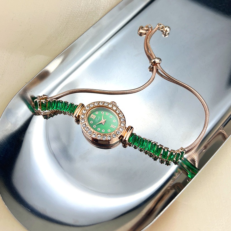 Đồng hồ nữ Vòng tay có thể điều chỉnh miễn phí Đồng hồ nữ Bộ kim cương hình elip Màu Zircon Cao cấp Đồng hồ thạch anh nhỏ gọn tinh tế