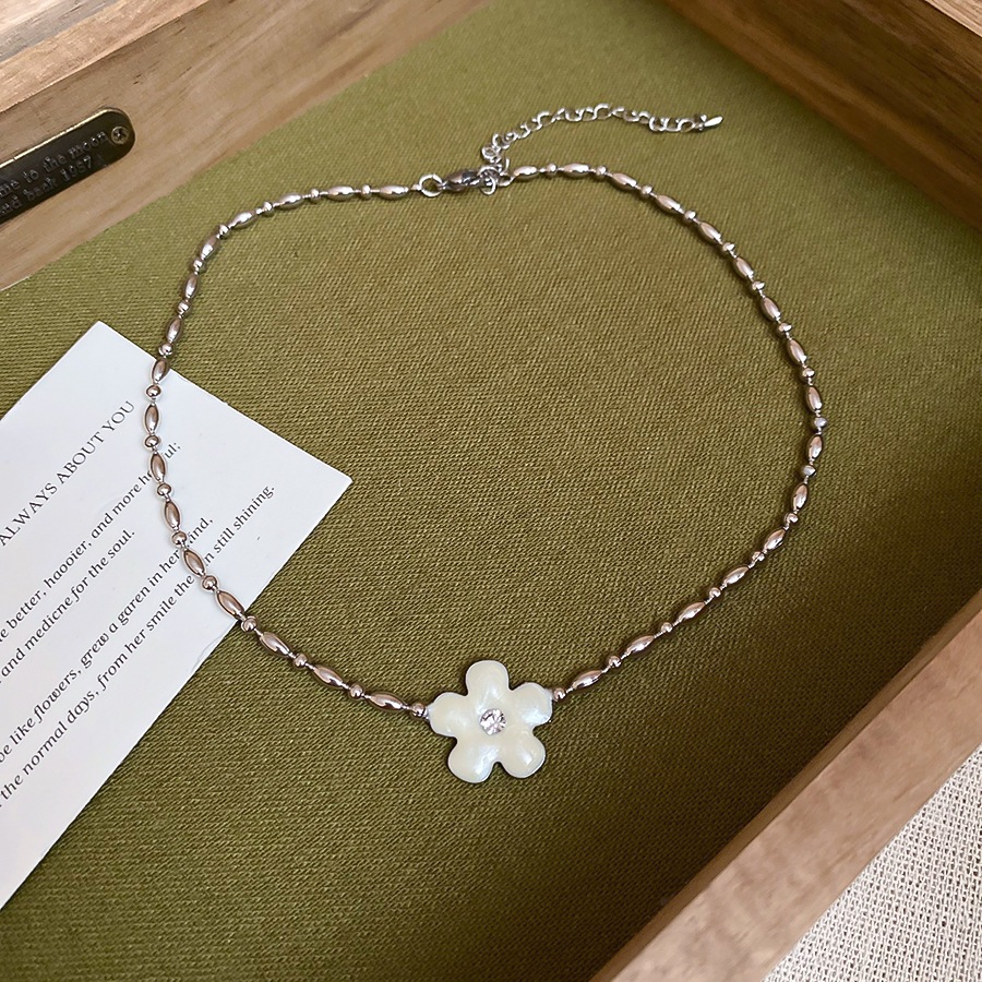 Vòng cổ mặt dây chuyền hoa nhỏ giọt dầu đính kim cương, thiết kế thích hợp, cao cấp, sang trọng nhẹ nhàng, dây chuyền xương đòn, dây đeo cổ đa năng và thanh lịch