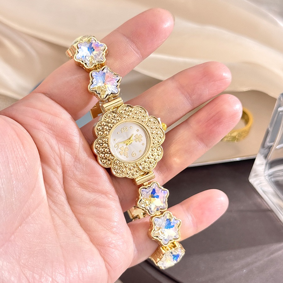 Đồng hồ nữ Bộ đá quý đường tuyết với kết cấu kim cương Ánh sáng mới sang trọng Full Digital Đồng hồ thạch anh nữ có giá trị ngoại hình cao