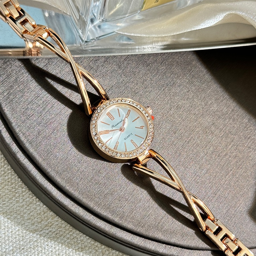 Đồng hồ nữ Đĩa nhỏ gọn Bộ kim cương đơn giản Vòng tay khí chất Đồng hồ thạch anh chéo