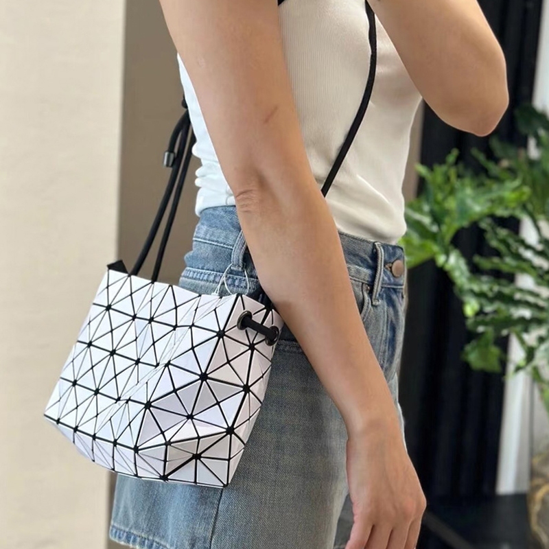 Túi đeo chéo vai đơn lưới kim cương mới dây rút túi nữ SZ-250615