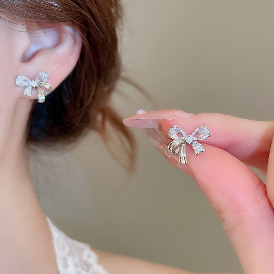 Bông tai nơ zircon kim bạc - Thiết kế thời trang và khí chất cho nữ