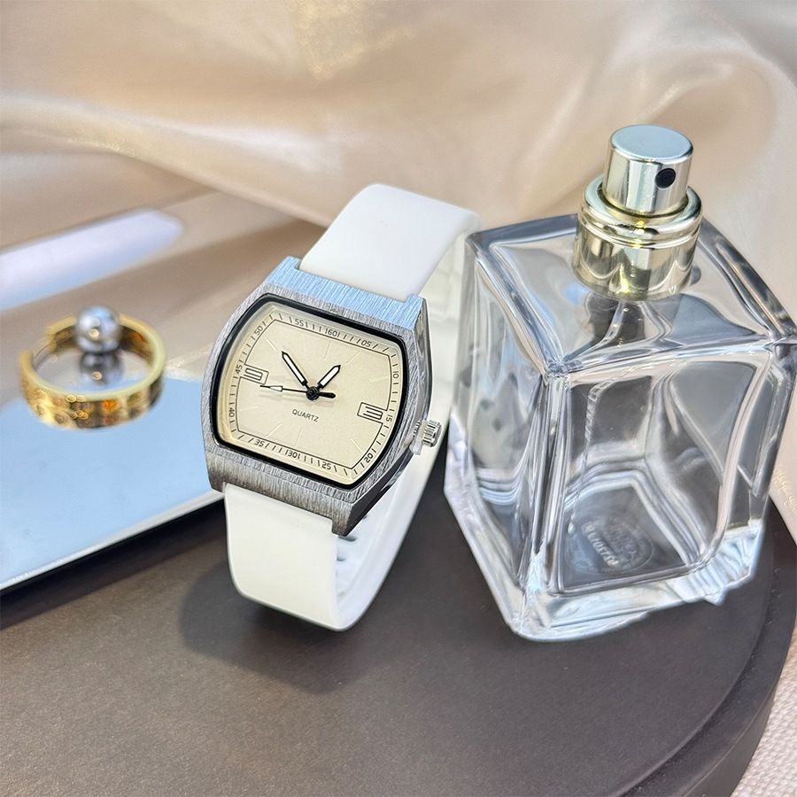 Đồng Hồ Nữ Đơn Giản Thời Trang Vòng Cung Vuông Chải Đồng Hồ Cao Cấp Da Nữ Cảm Thấy Silicon Lụa Mịn Mới Đồng Hồ Thạch Anh