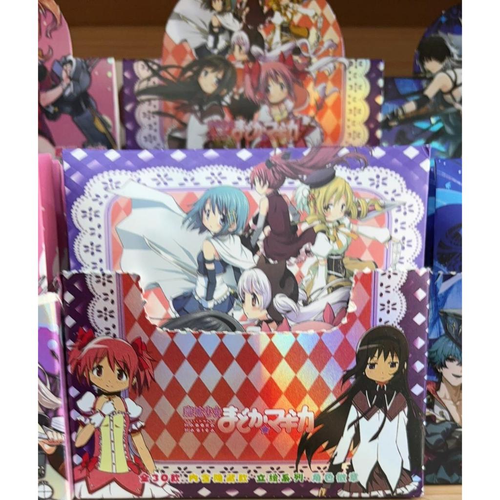 Huy hiệu hộp mù lấy cảm hứng từ Puella Magi Madoka Magica + Nhãn dán thẻ | Pin kim loại 75mm | Anime Merch, Quà tặng Cosplay, Hộp bí ẩn