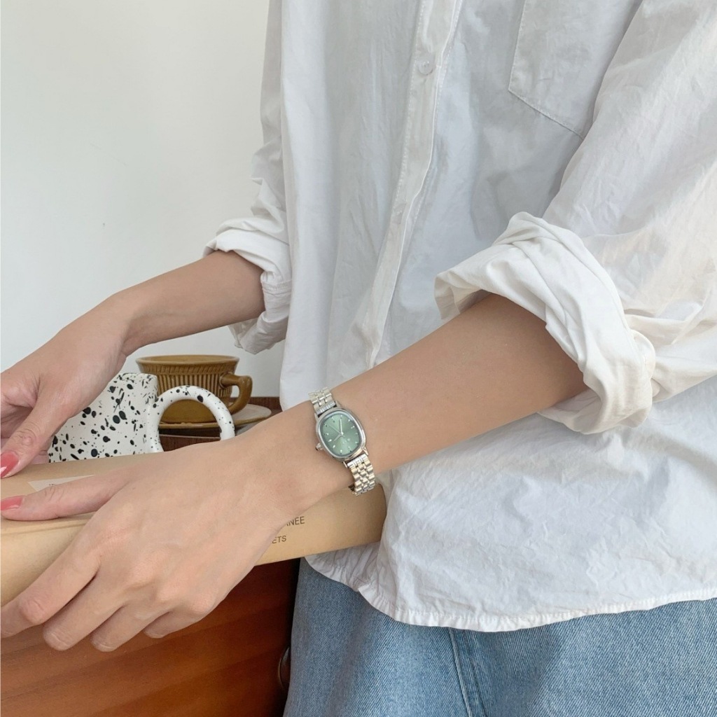 Đồng hồ nữ Dây thép hình bầu dục thời trang hợp thời trang Đồng hồ nữ Đơn giản và đa năng Mặt số nhỏ Tính khí Đồng hồ bạc