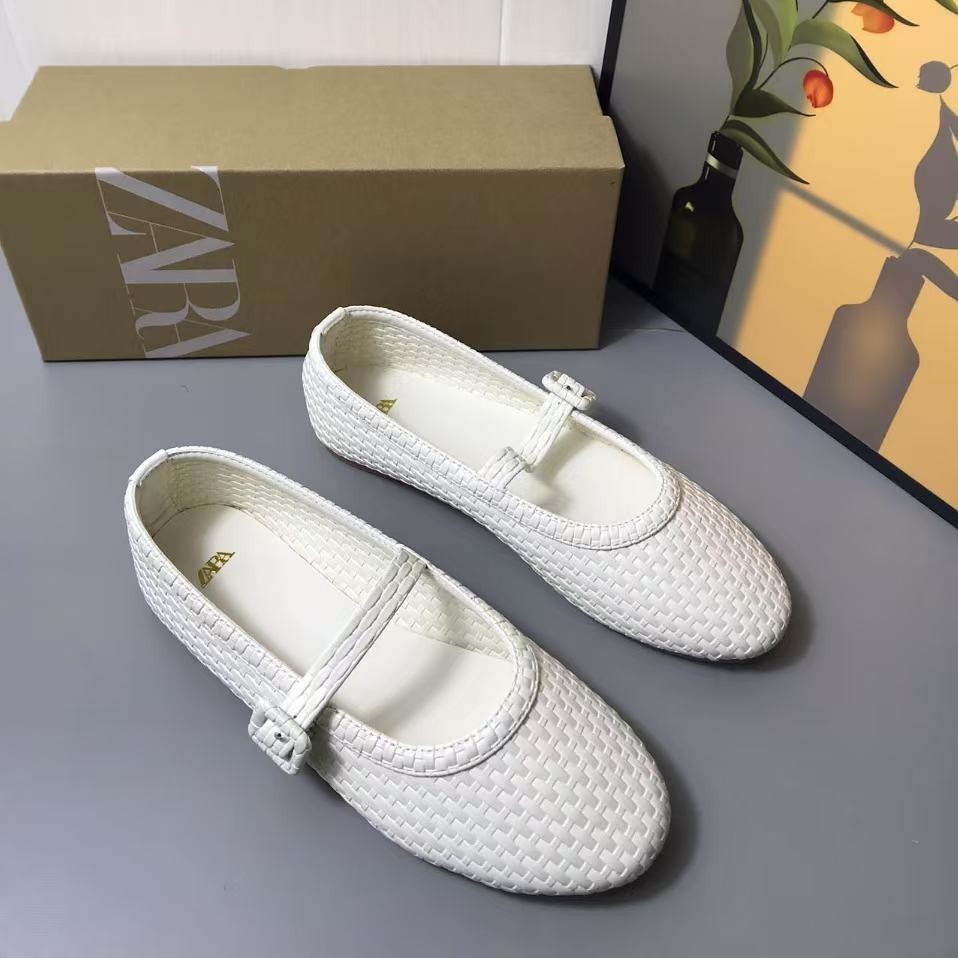 Giày đế bằng mũi tròn dệt màu trắng mới ZARA dành cho nữ