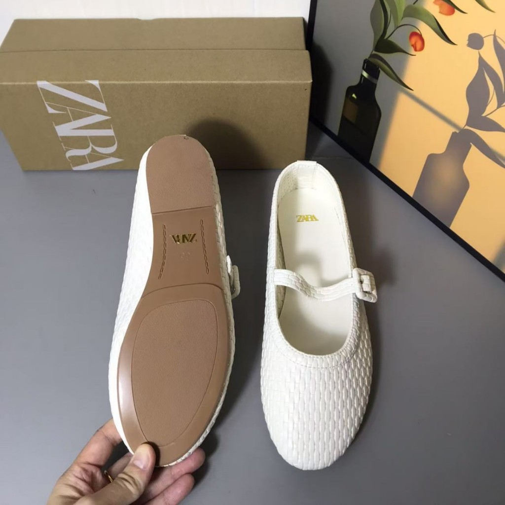 Giày đế bằng mũi tròn dệt màu trắng mới ZARA dành cho nữ