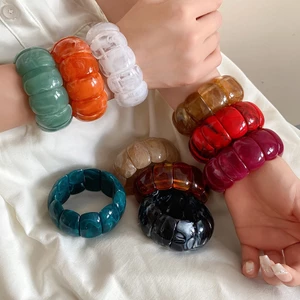 Vòng tay co giãn hình học acrylic mới, dây đeo cổ tay châu Âu và Mỹ phóng đại và cá nhân hóa, là phụ kiện cổ điển và đa năng với cảm giác thiết kế độc đáo