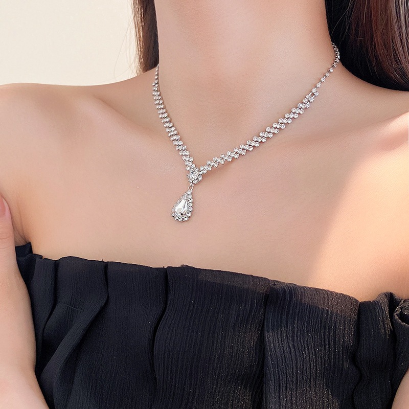 Bộ bông tai tua rua thả nước nhẹ sang trọng Bộ bông tai thời trang cá tính chuỗi xương đòn cao cấp trang trí vòng cổ cho nữ