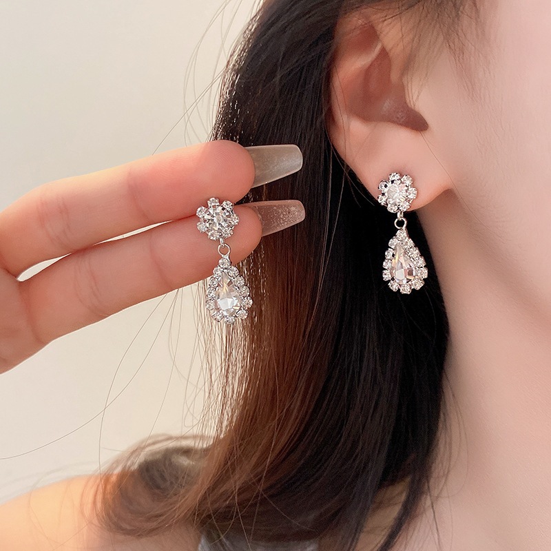 Bộ bông tai tua rua thả nước nhẹ sang trọng Bộ bông tai thời trang cá tính chuỗi xương đòn cao cấp trang trí vòng cổ cho nữ