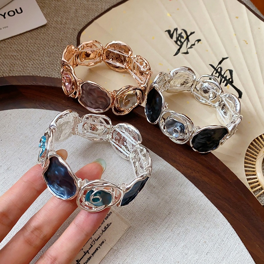 Vòng tay co giãn hình tròn hoa rỗng nhỏ giọt - Phụ kiện cá nhân và thời trang
