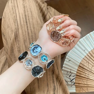 Vòng tay co giãn hình tròn hoa rỗng nhỏ giọt - Phụ kiện cá nhân và thời trang