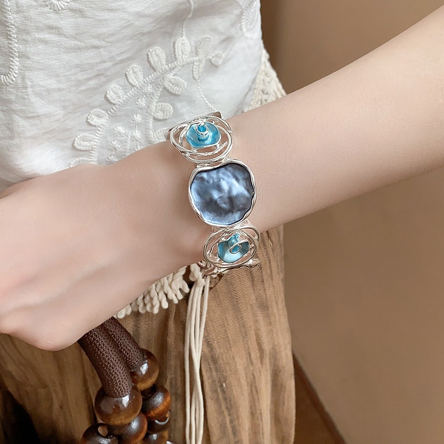 Vòng tay co giãn hình tròn hoa rỗng nhỏ giọt - Phụ kiện cá nhân và thời trang