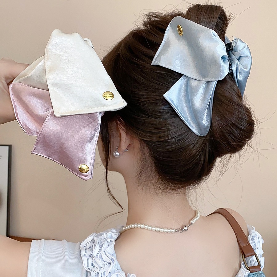 Vải in nơ tam giác kẹp tóc cá tính, phù hợp nhiềustyle