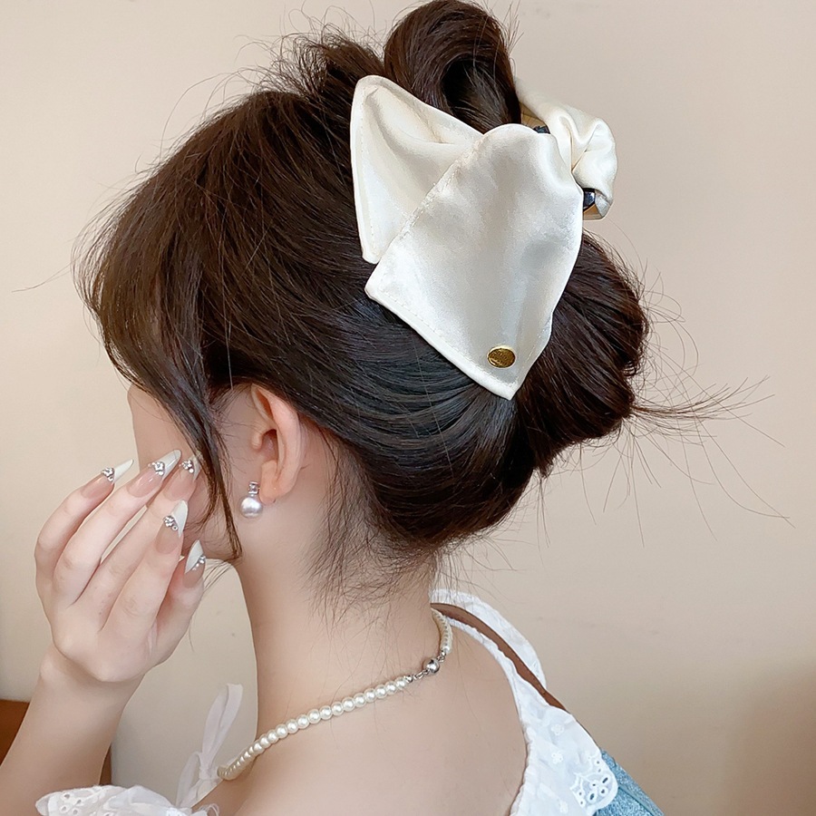 Vải in nơ tam giác kẹp tóc cá tính, phù hợp nhiềustyle