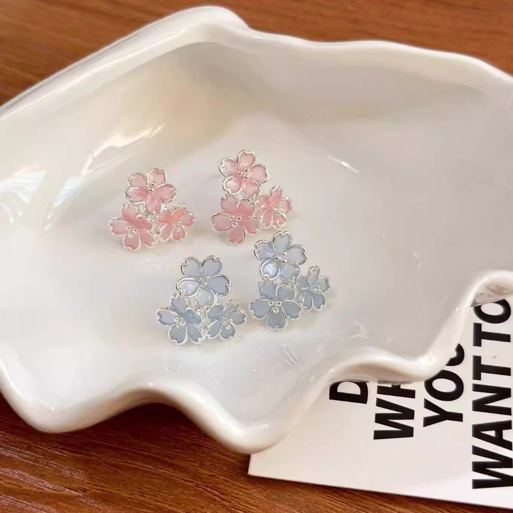 Bông tai phong cách Hàn Quốc màu xanh hồng pastel, phù hợp làm quà tặng sinh nhật cho sinh viên