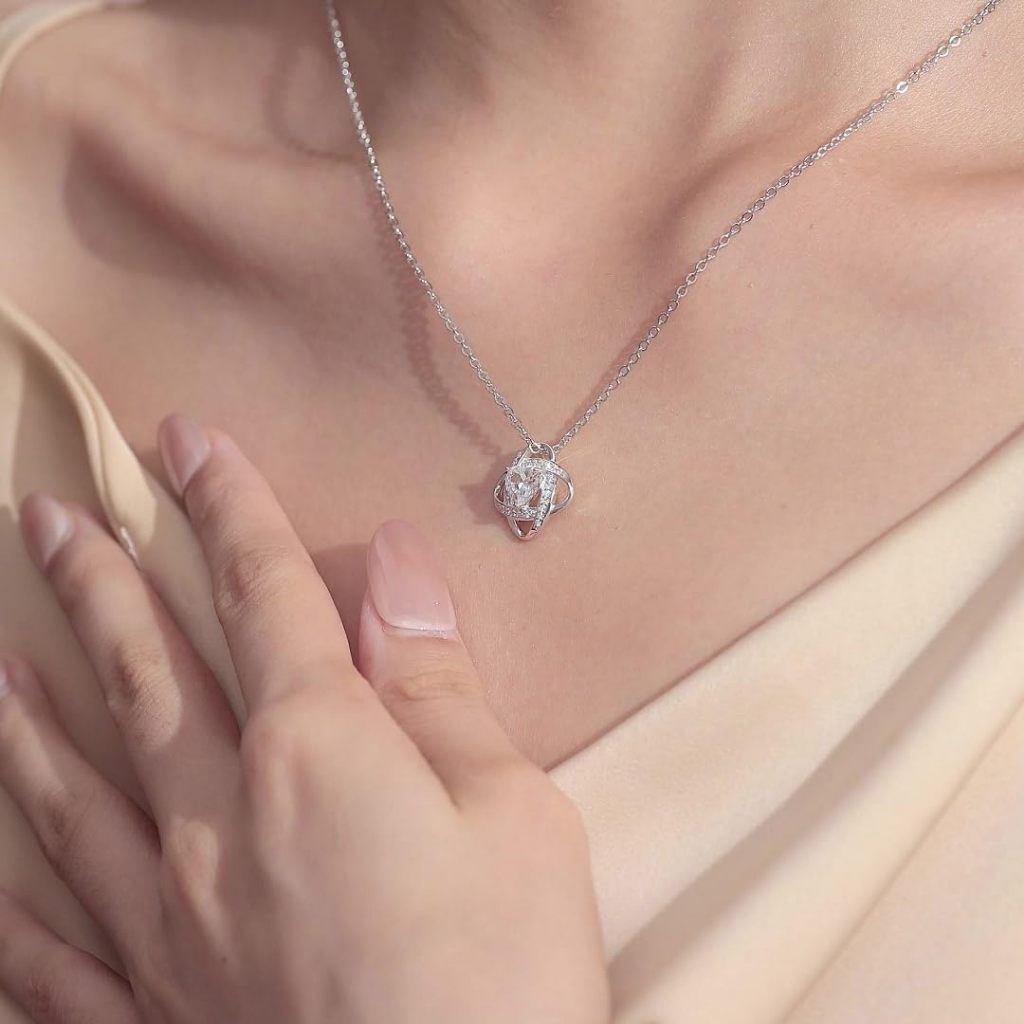 FanciMe REAL Sterling Silver 1 Carat 6.5mm EF Color VVS tổng hợp Moissanite, Dây chuyền 16 + 2 Inch