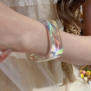 Vòng tay acrylic phong cách châu Âu và Mỹ, thiết kế độc đáo để trang trí bàn tay, phù hợp với nữ giới.
