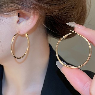 Bông tai kim cương bạc châu Âu và Mỹ, thiết kế đơn giản cá tính, phù hợp với nữ.