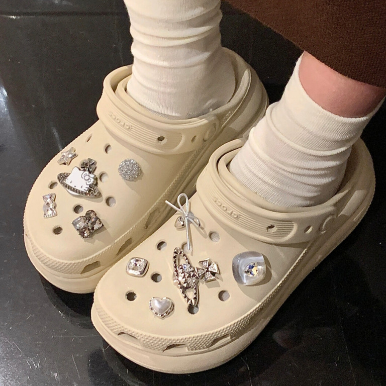 HelloKitty Hello Kitty Phụ Kiện Giày DIY Có Lỗ, Hoa 3D, Có Thể Tháo Rời, Phù Hợp Crocs, Giày Hoa Ins
