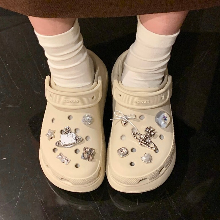 HelloKitty Hello Kitty Phụ Kiện Giày DIY Có Lỗ, Hoa 3D, Có Thể Tháo Rời, Phù Hợp Crocs, Giày Hoa Ins