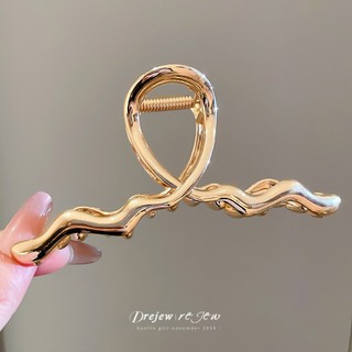 Kẹp tóc gợn sóng nhạy sáng kim loại, thiết kế độc đáo với kẹp cá mập phía sau, phù hợp cho nữ