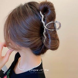 Kẹp tóc gợn sóng nhạy sáng kim loại, thiết kế độc đáo với kẹp cá mập phía sau, phù hợp cho nữ