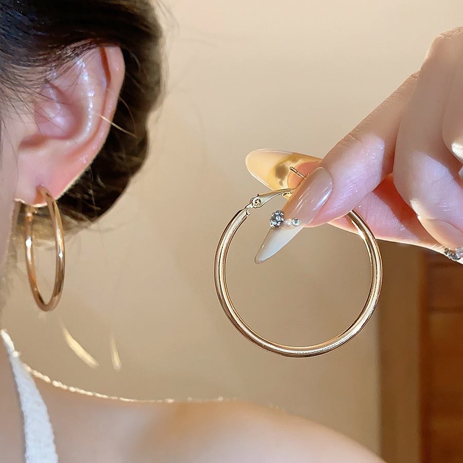 Nhẫn và Khuyên Tai Tròn Mịn Màu Bạc Phong Cách Châu Âu và Mỹ, Thiết Kế Sang Trọng