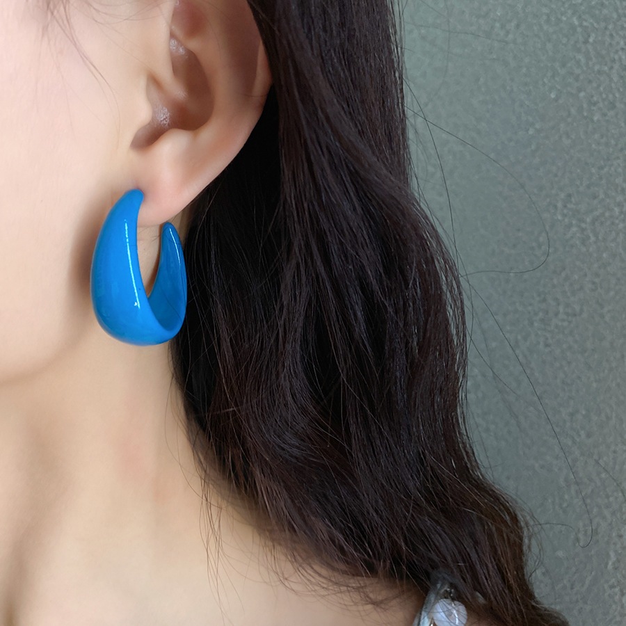 Khuyên tai hình chữ C acrylic, sang trọng và đa năng, tạo vẻ đẹp thanh lịch cho mùa hè