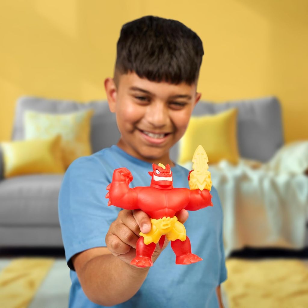 Heroes of Goo Jit Zu Meteor Madness, Nhân vật hành động Blazagon co giãn, với Găng tay chiến đấu & chiết rót Goo độc đáo, Đồ chơi giác quan co giãn lên tới 3 lần Kích thước của nó