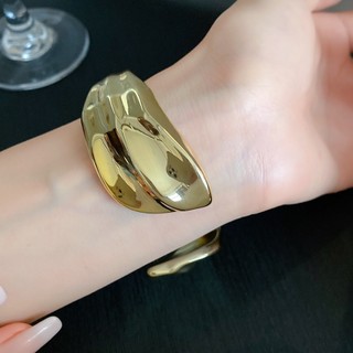 Vòng tay mở kim loại phong cách châu Âu và Mỹ, phù hợp làm phụ kiện cá nhân.