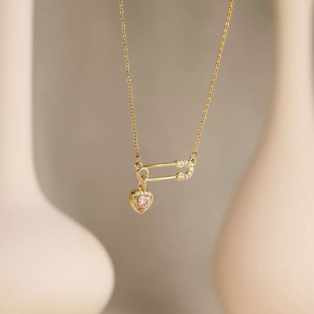 Đơn giản phù hợp với mọi trận đấu Vòng cổ tình yêu bằng thép titan mạ vàng 18K thời trang nữ Mặt dây chuyền bướm độc đáo