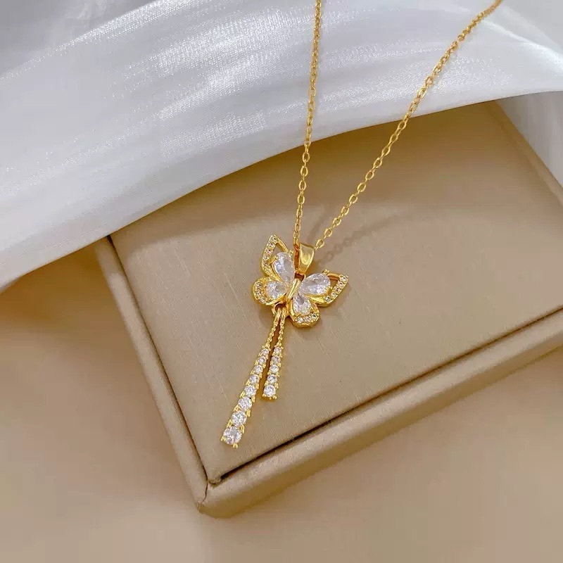 Đơn giản phù hợp với mọi trận đấu Vòng cổ tình yêu bằng thép titan mạ vàng 18K thời trang nữ Mặt dây chuyền bướm độc đáo