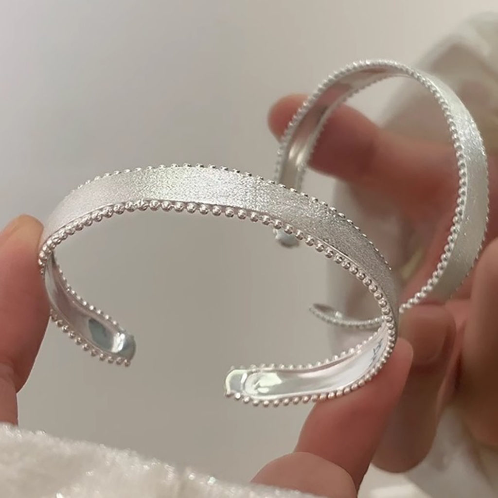 Trang sức vòng tay nữ thời trang Hàn Quốc, satin lụa họa tiết vẽ thủ công và hạt gạo, quà tặng sang trọng