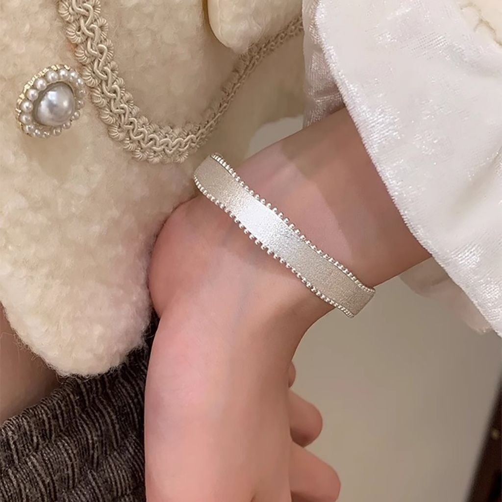 Trang sức vòng tay nữ thời trang Hàn Quốc, satin lụa họa tiết vẽ thủ công và hạt gạo, quà tặng sang trọng
