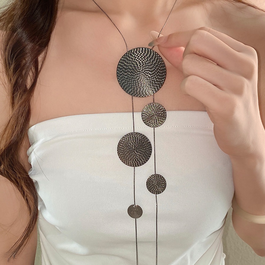 Vòng cổ tua rua kim loại có thể điều chỉnh, thiết kế tuyên bố mạnh mẽ với lớp dây chuyền màu mát độc đáo, món quà thời trang dành cho nữ
