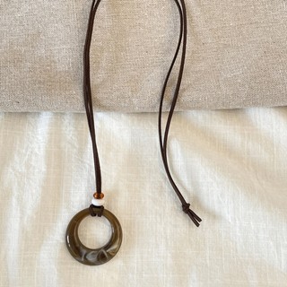 Hạt gỗ tròn mặt dây chuyền phong cách retro dân tộc, thiết kế đơn giản, phù hợp với áo len nữ