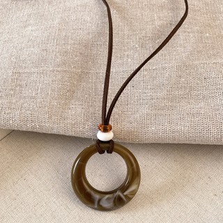Hạt gỗ tròn mặt dây chuyền phong cách retro dân tộc, thiết kế đơn giản, phù hợp với áo len nữ
