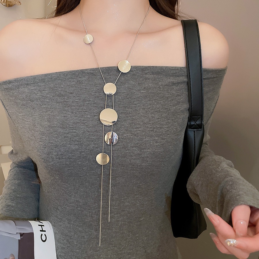 Vòng cổ tua rua bóng tròn từ kim loại, thiết kế thời trang và sang trọng