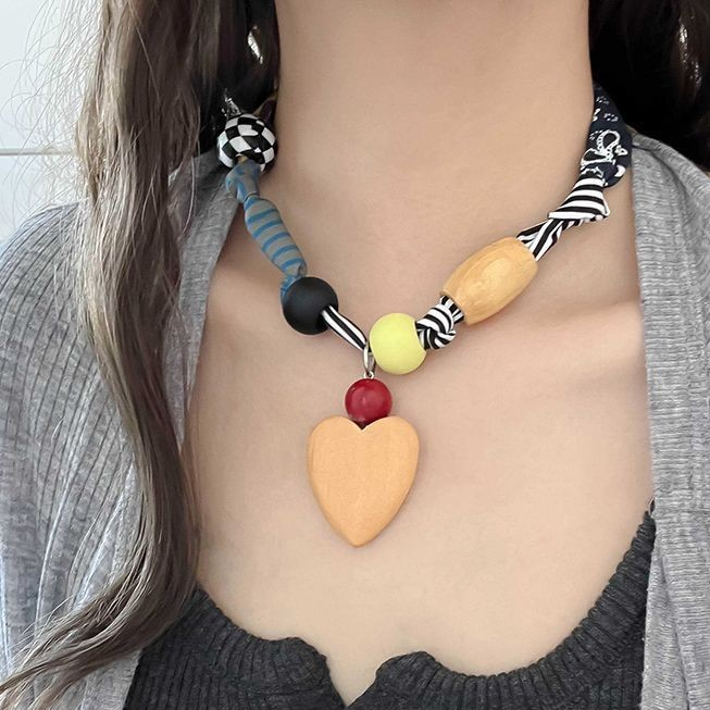 Khăn lụa tình yêu Vòng cổ khâu hạt gỗ