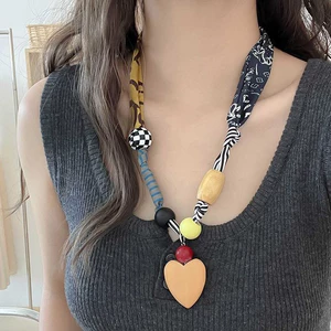 Khăn lụa tình yêu Vòng cổ khâu hạt gỗ
