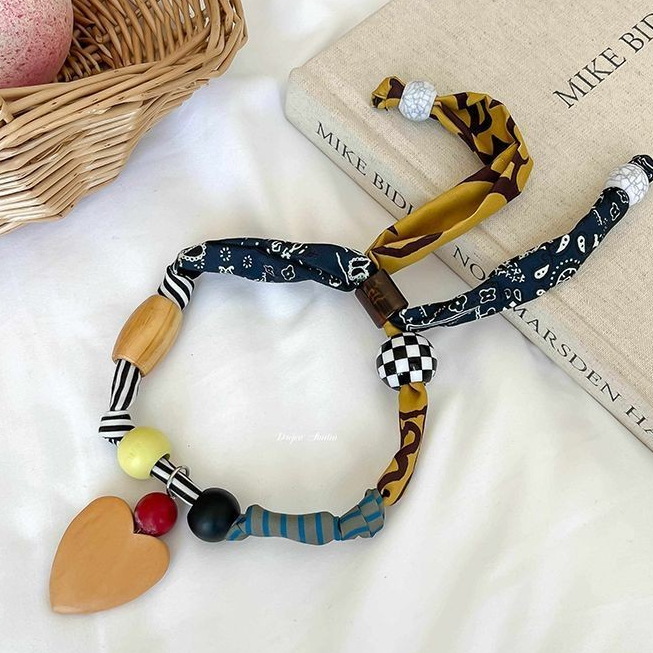 Khăn lụa tình yêu Vòng cổ khâu hạt gỗ