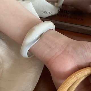 Vòng tay nhuộm acrylic trắng cho vòng tay cao cấp thời trang nữ