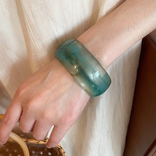 Vòng tay acrylic màu xanh dành cho nữ, thiết kế thời trang và cá tính
