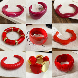 Vòng tay acrylic màu đỏ dành cho nữ, thời trang và cá tính